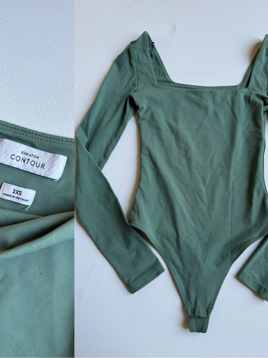 Babaton Tops - Babaton‎ Contour Sage Green Square Neck Long Sleeve Bodysuit, Size 2XS